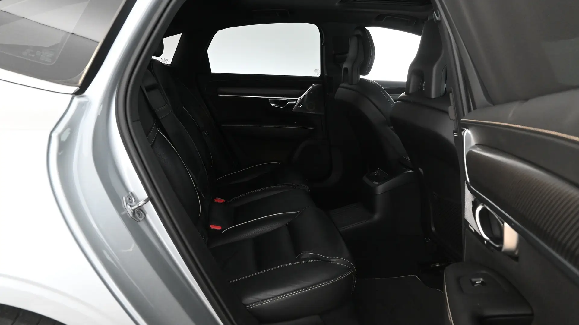 Car Image - GiMbuYobyxQC3NUb0mGVy