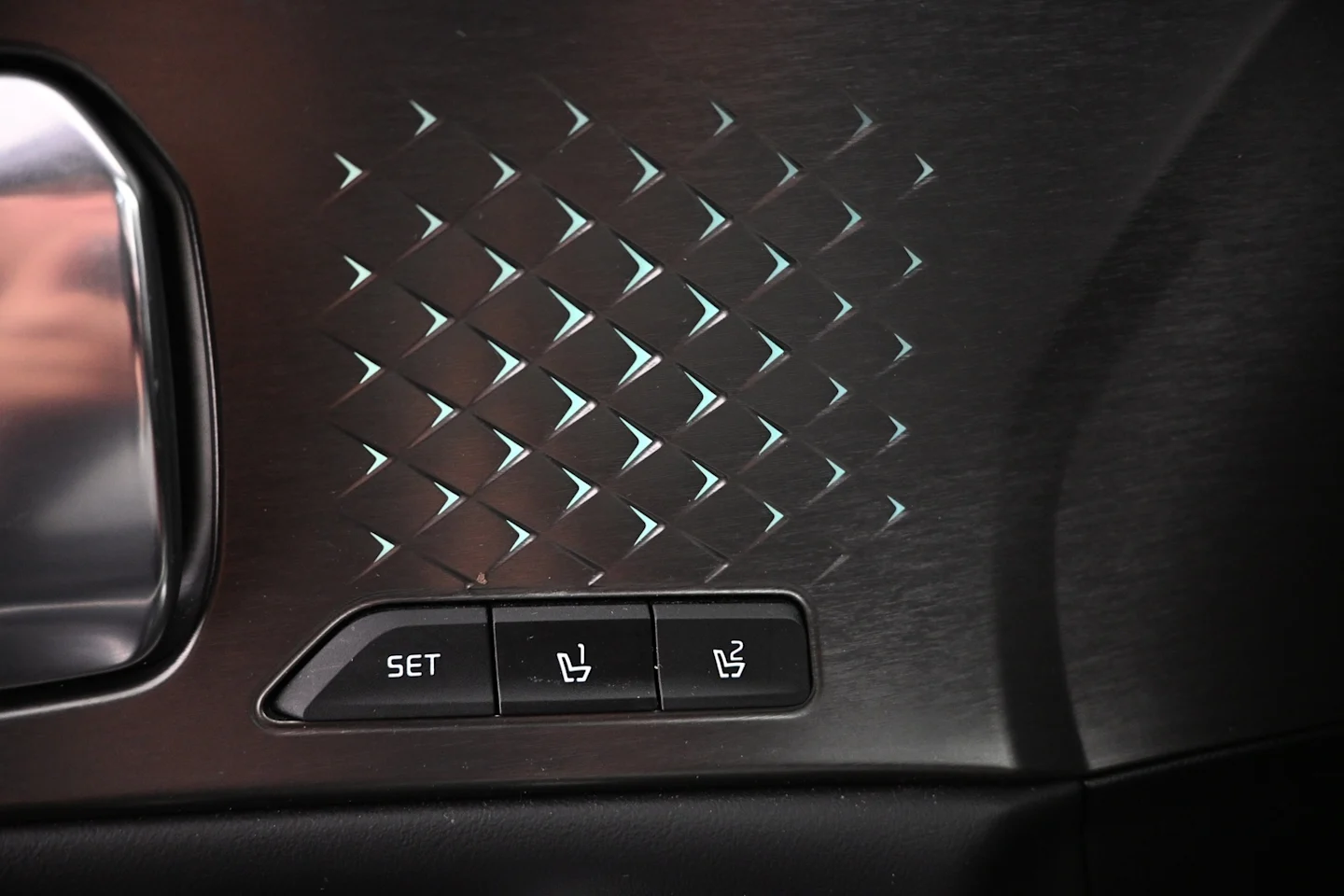Car Image - 572AvaRDvLMT9FpoQz0Ljc