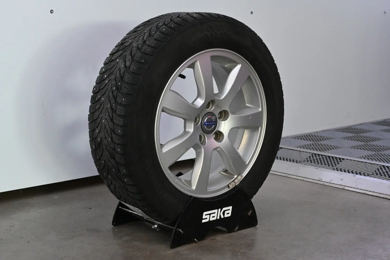 Car Image - 2GJVSQWdj8zyS17h87Y1gX