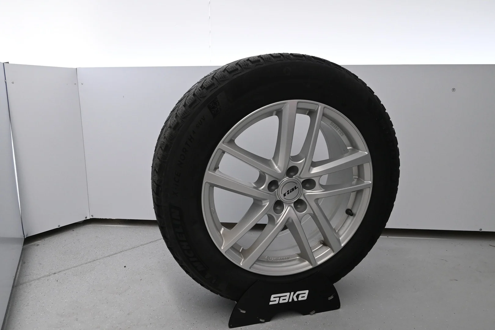 Car Image - HD6Oo1GLbZFGUL2mz8s0p