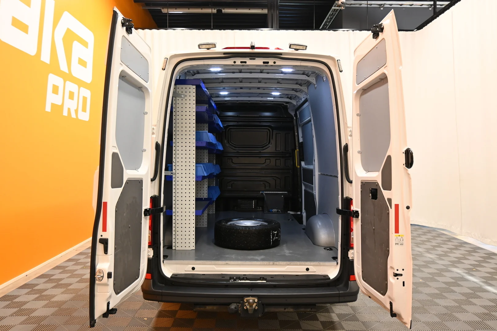 Car Image - 1moh1V8PVSxfB8KJ8JW7fZ