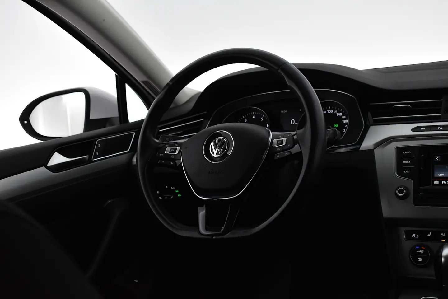 Car Image - xeNeqONuDRp5BkaNrEHwR