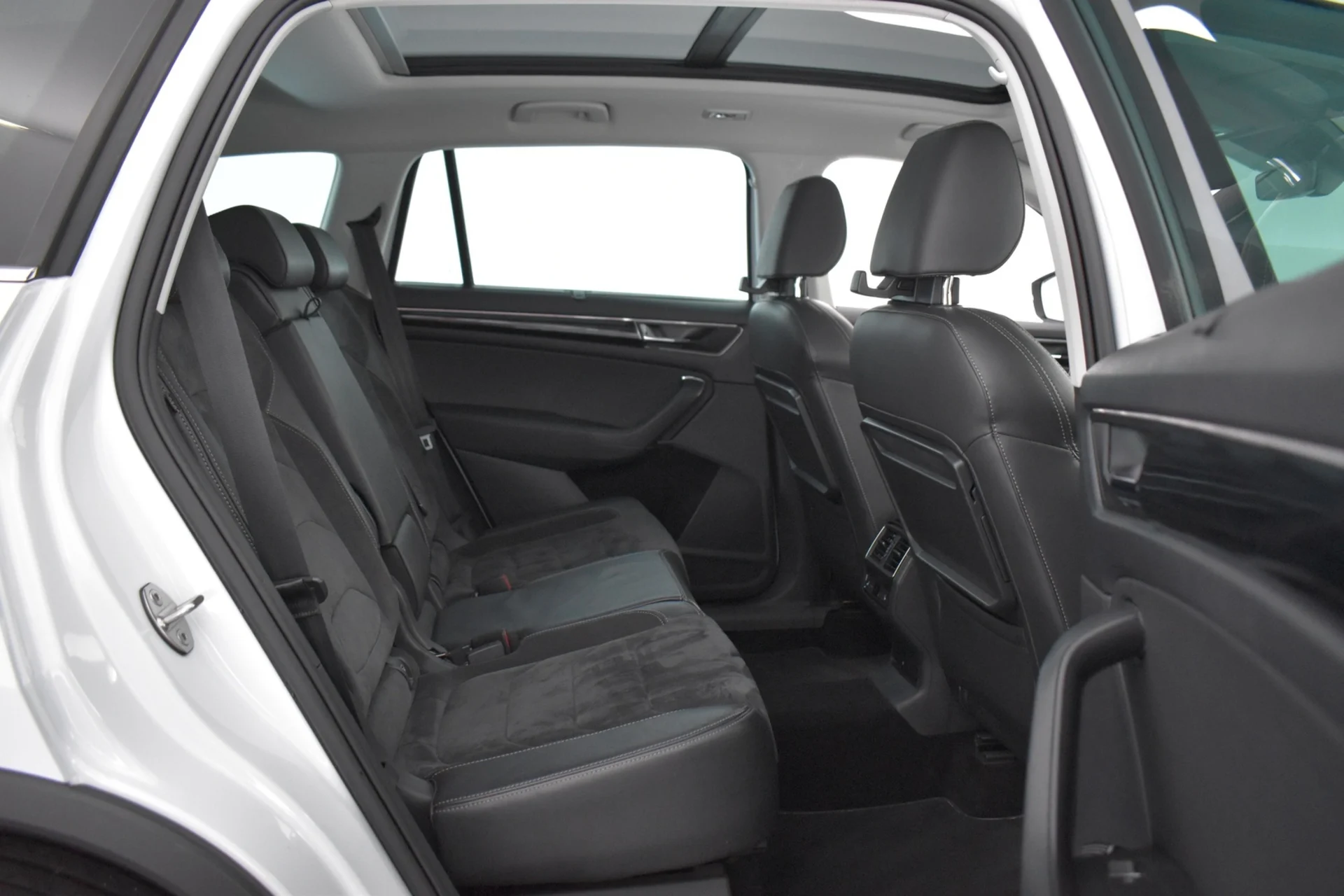 Car Image - 3TjqsmK2iTgtsFdy7QqKOO