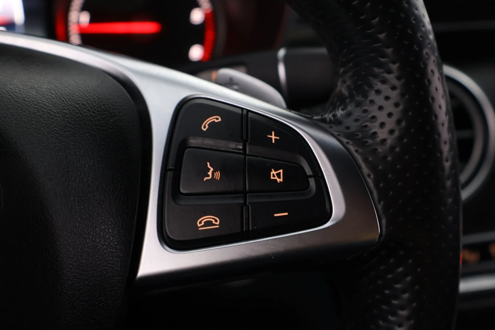 Car Image - 60W1ewredElhJmRz3YMLGx