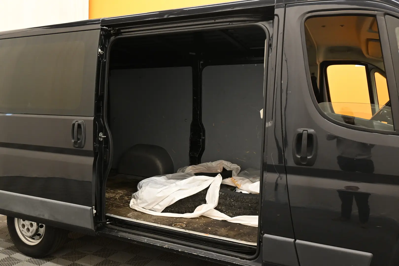 Car Image - 7wMcCYPKJJU2j4BIoUlRDE