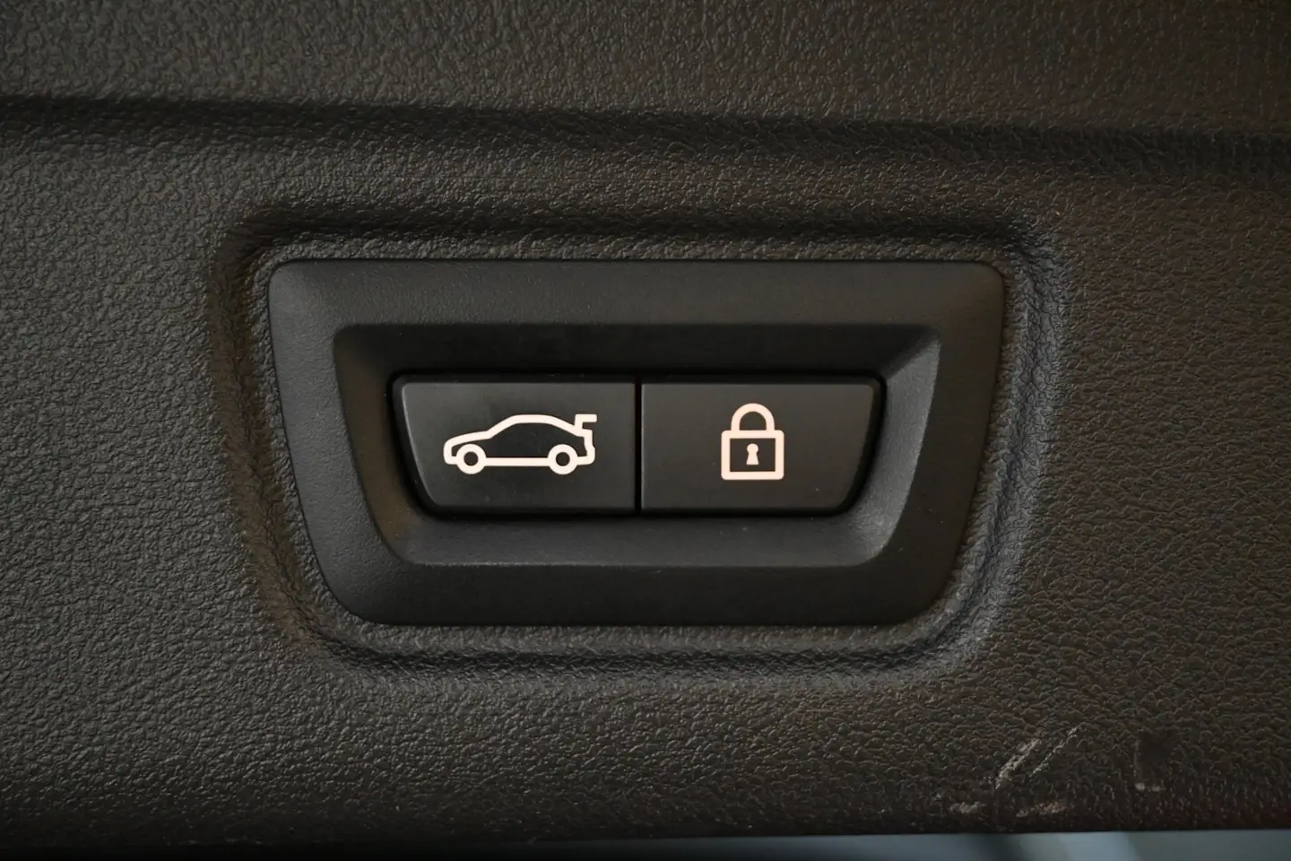 Car Image - 7b3zn3E0RXItEONkwFPrjv