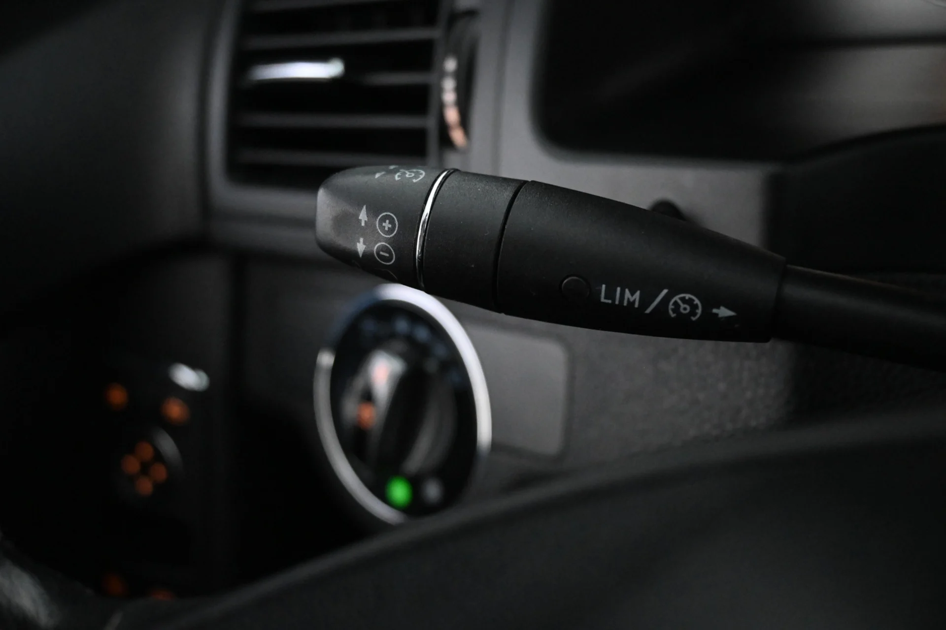 Car Image - 1ZM6sRaNxKABA1Ia3AZsdp