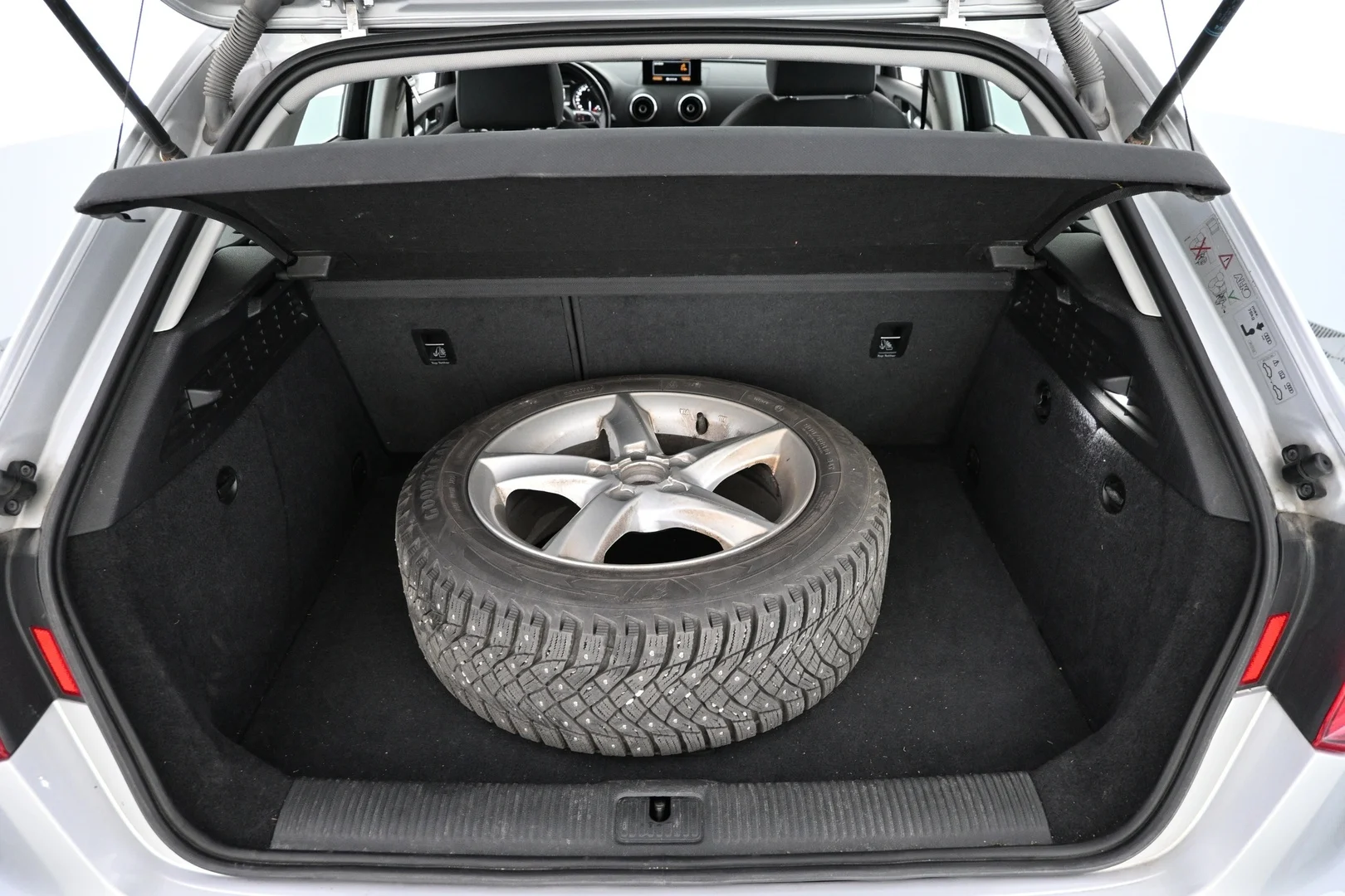 Car Image - 4U4EQKwDX3VPUfxxL0tqkM