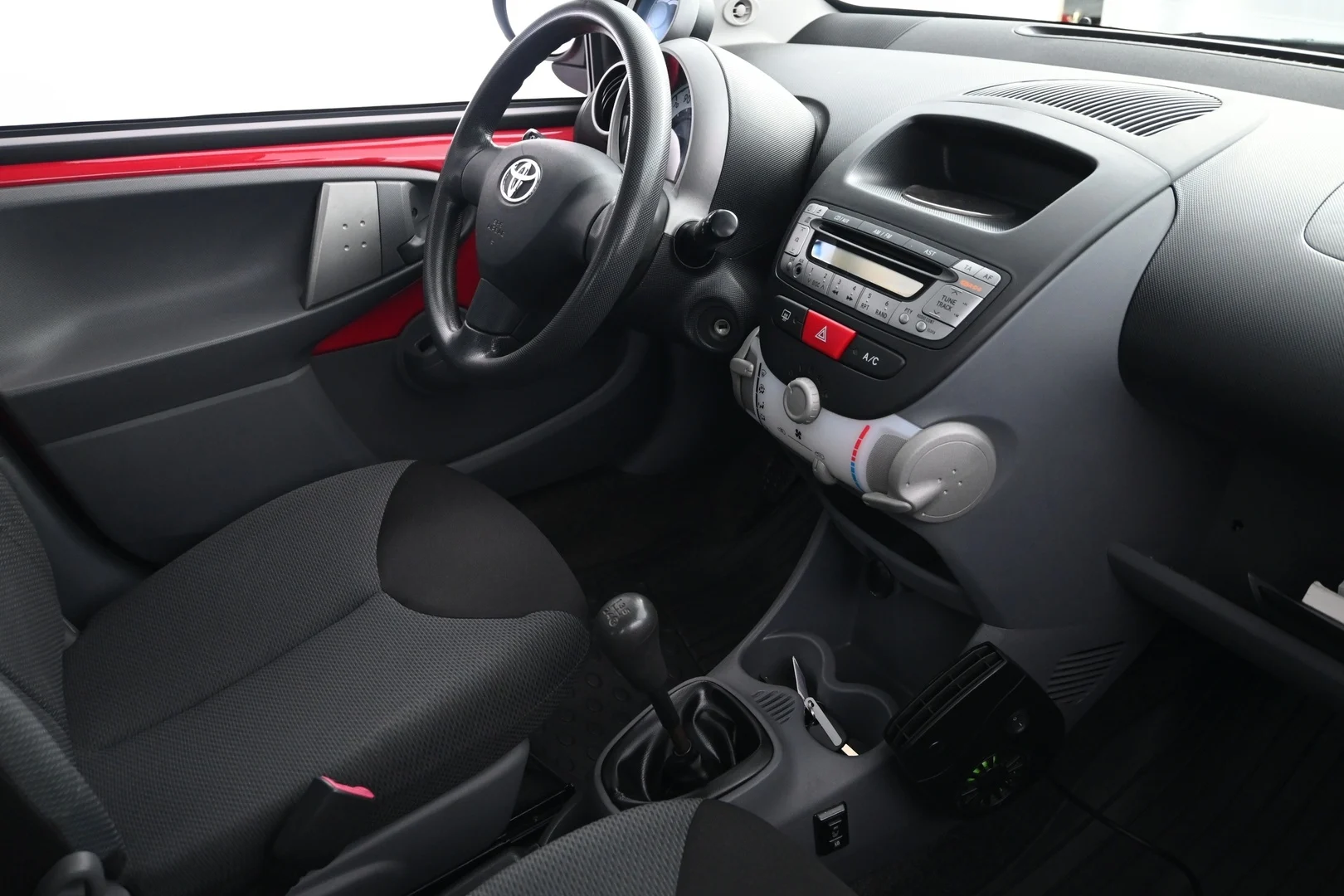 Car Image - 353TQYMRql9byLrccFGF0t