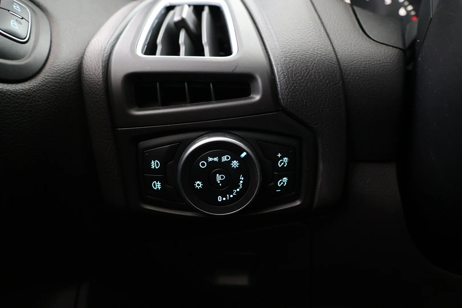 Car Image - 2W5QGv9oSNmCoGiWUTURFO