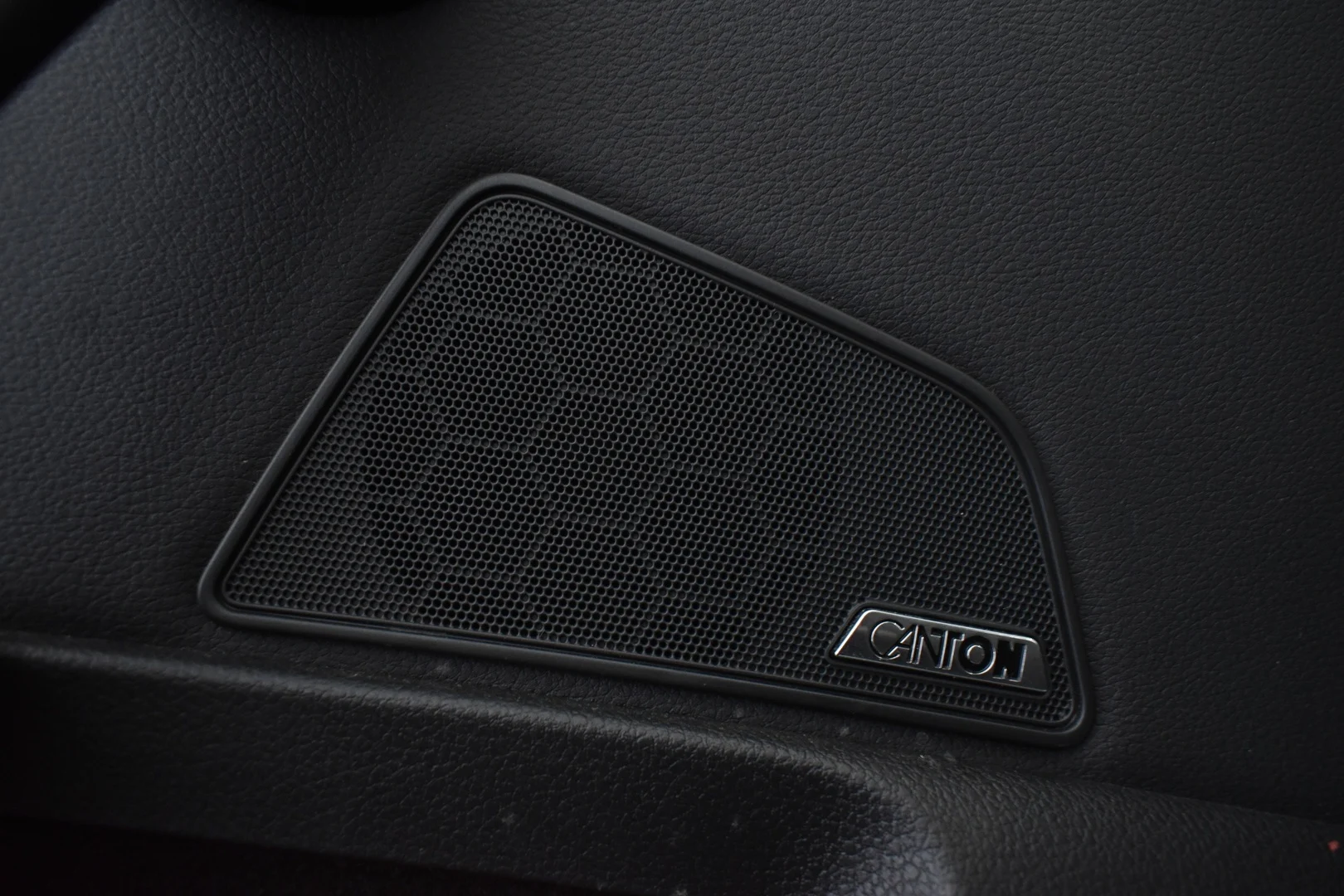 Car Image - 11r9cGRcOYx46RbP37CAw2