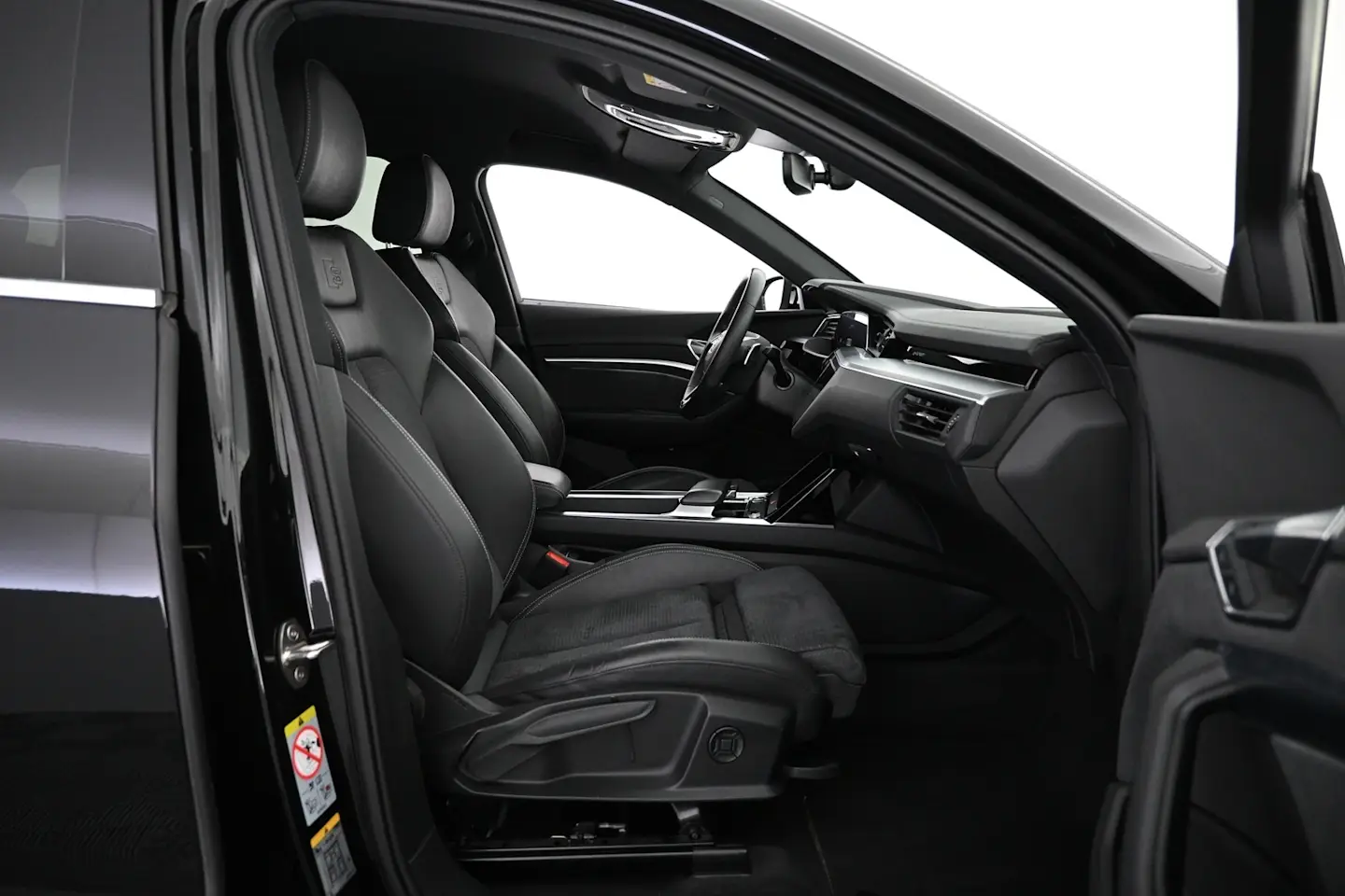 Car Image - 2LU8zTURWrBpoe0tWrrnM1