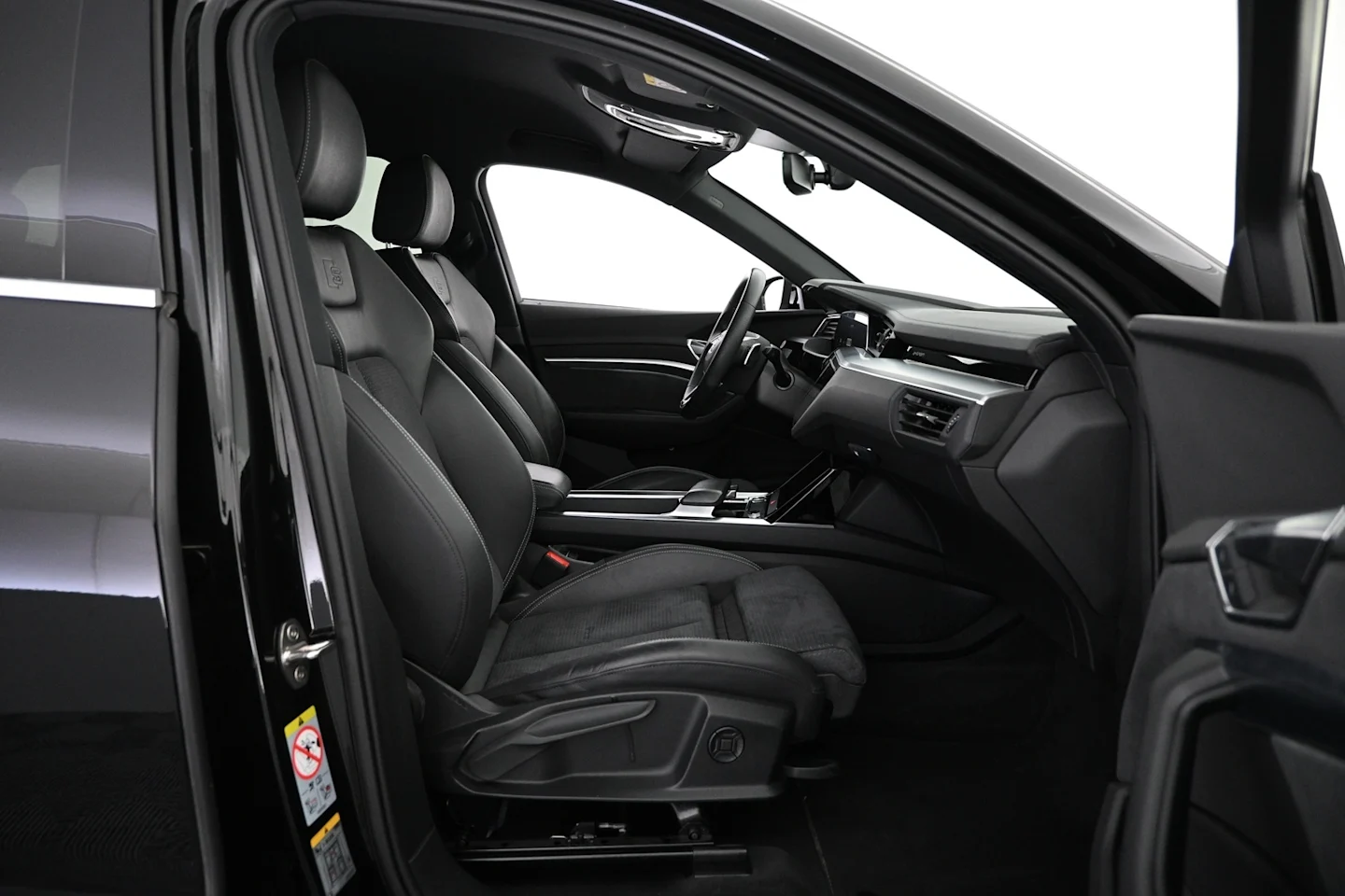 Car Image - 2LU8zTURWrBpoe0tWrrnM1