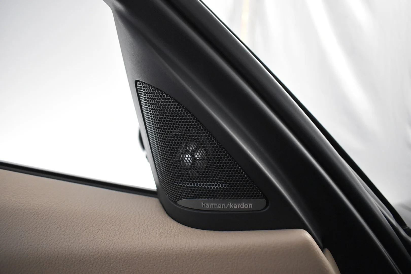 Car Image - 6ZdzVTsRxfkqzrURMAE1I2