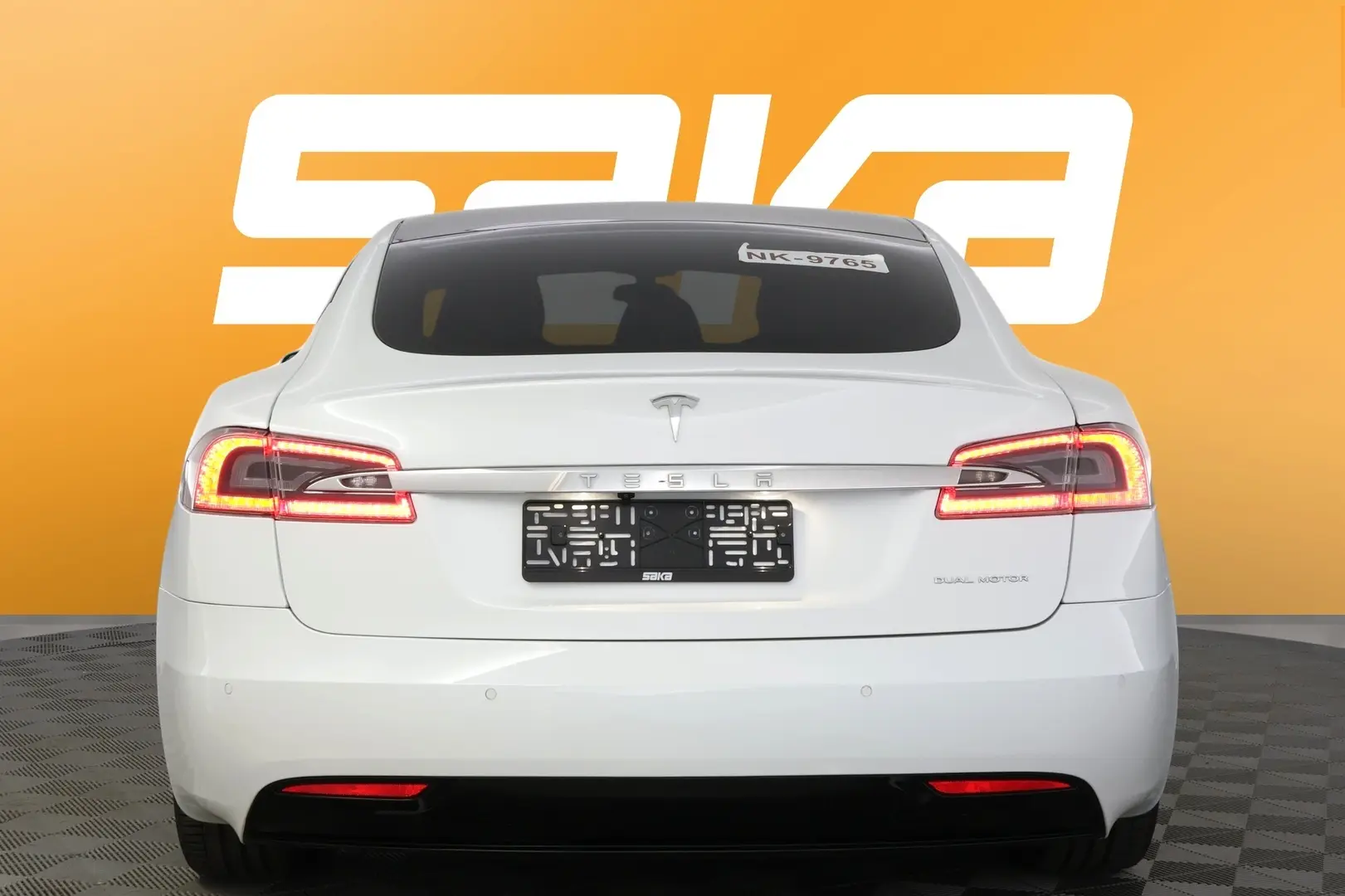 Car Image - F6kS5F6dpENu6hrT5CmWn