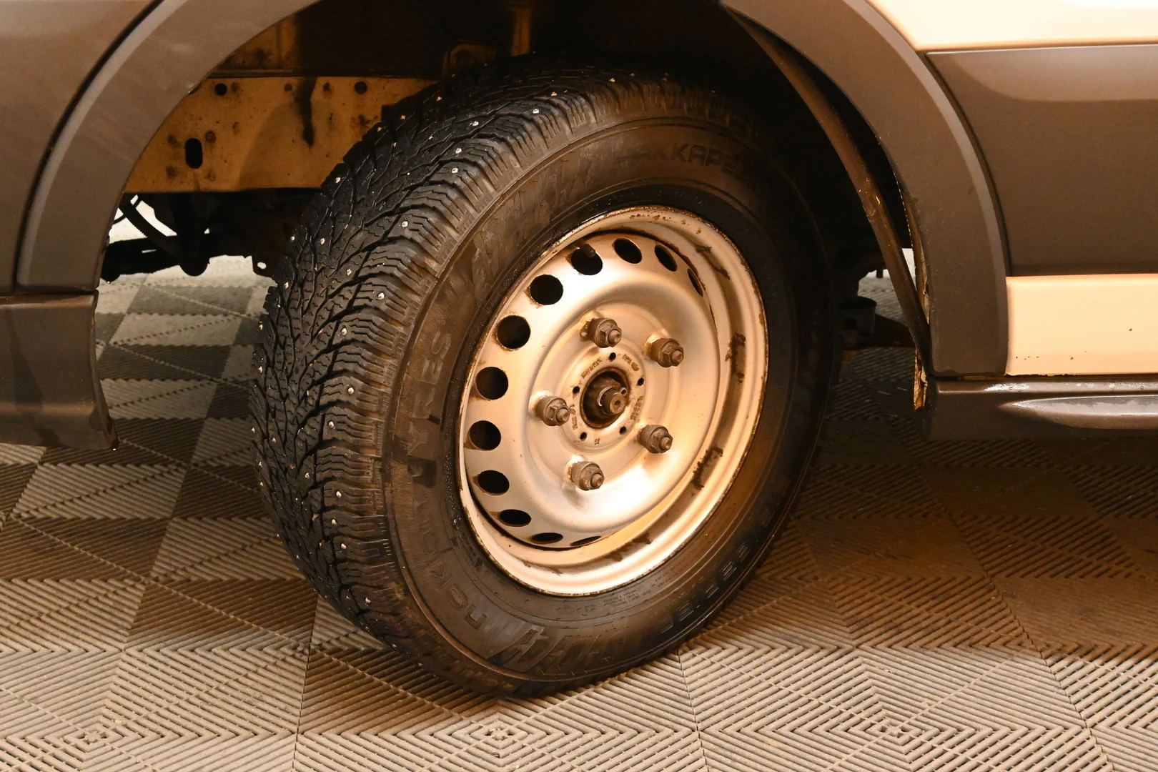 Car Image - 4oyNdENv1OAxTjVjBSLt64