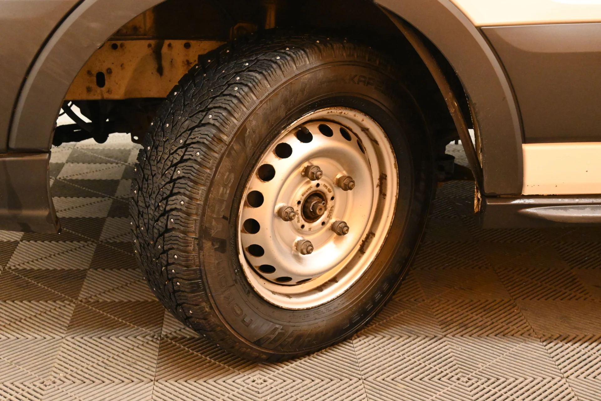 Car Image - 4oyNdENv1OAxTjVjBSLt64