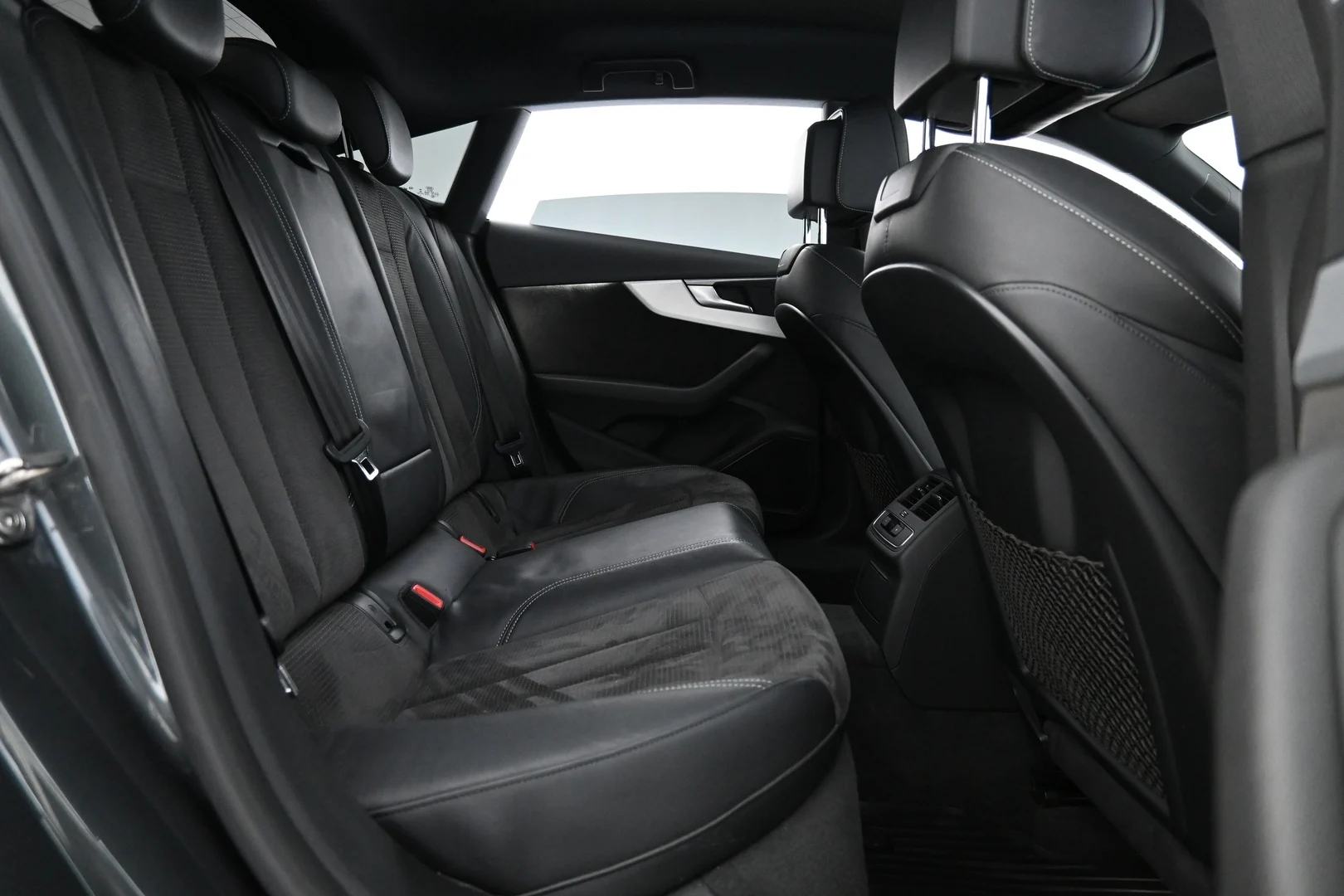Car Image - GvgKoGZDOpqJlsBxwUZDl