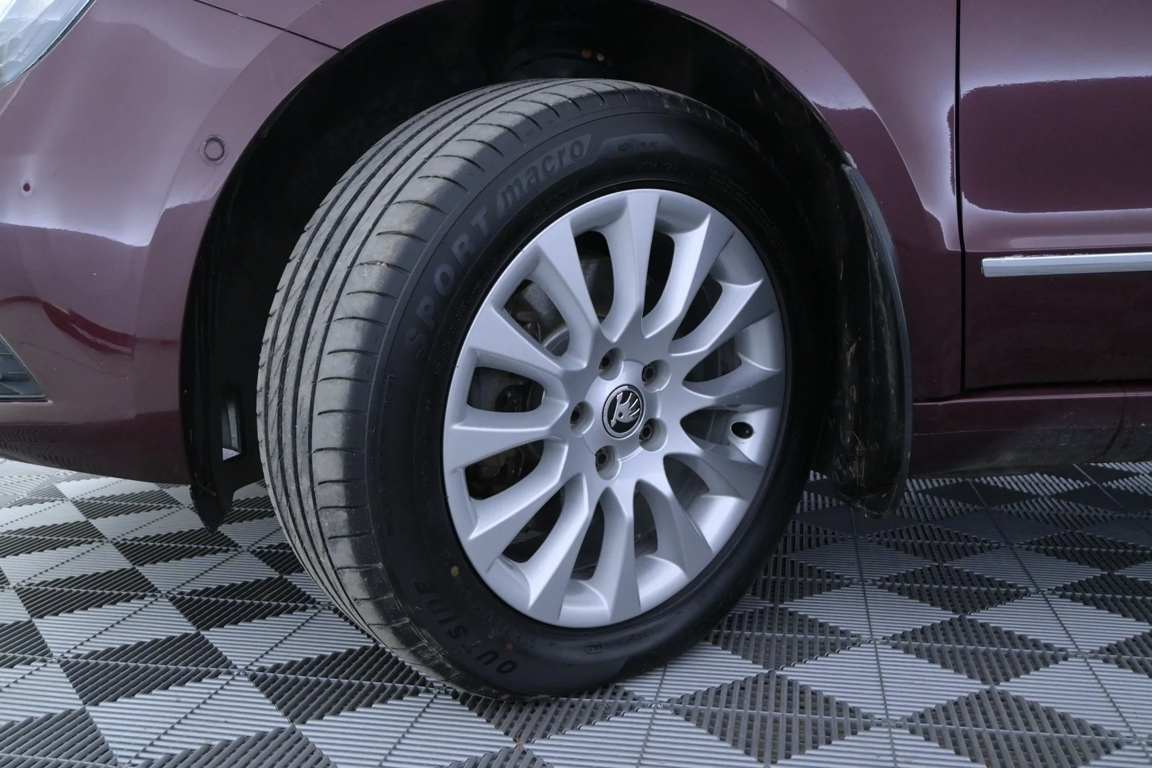 Car Image - 2l4oCtjPblXcC3G3tZ9J1y