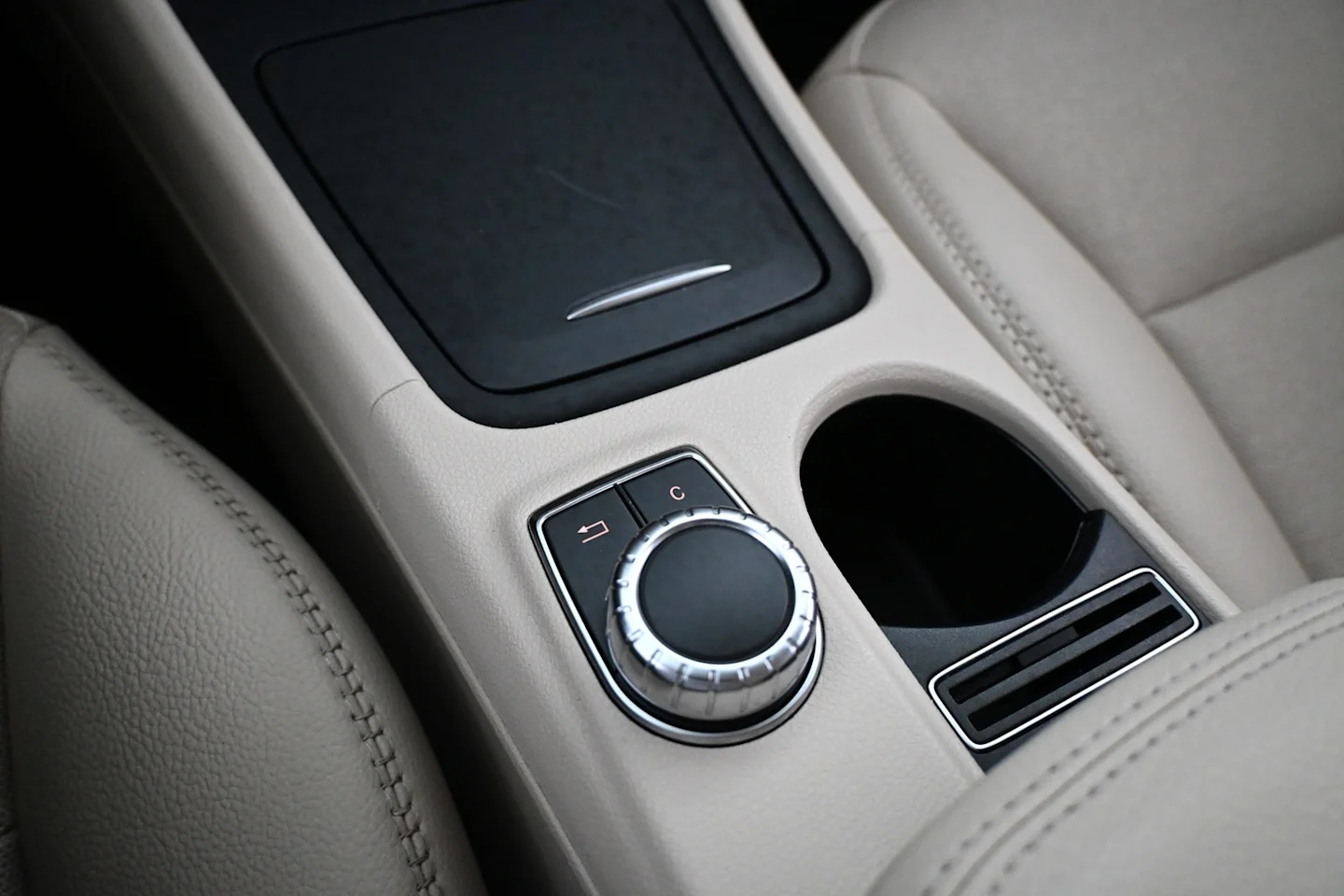 Car Image - 5w7lrbdgeCAUuwgsaEDotZ