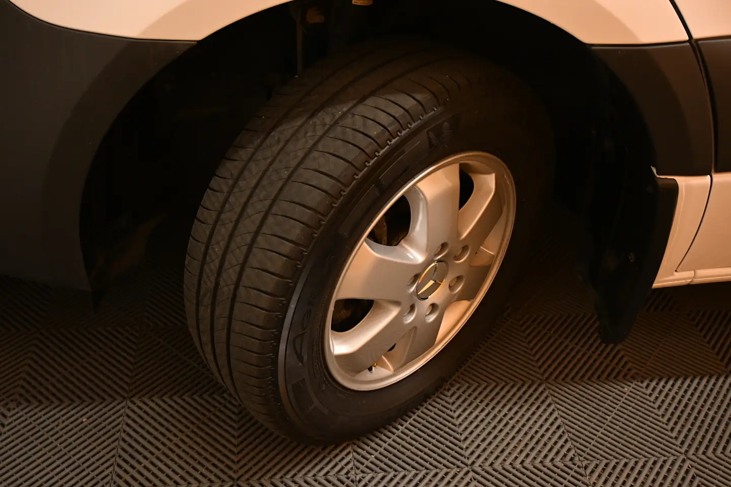 Car Image - 2vzqsaIVLKqSIltqTGD6Q8