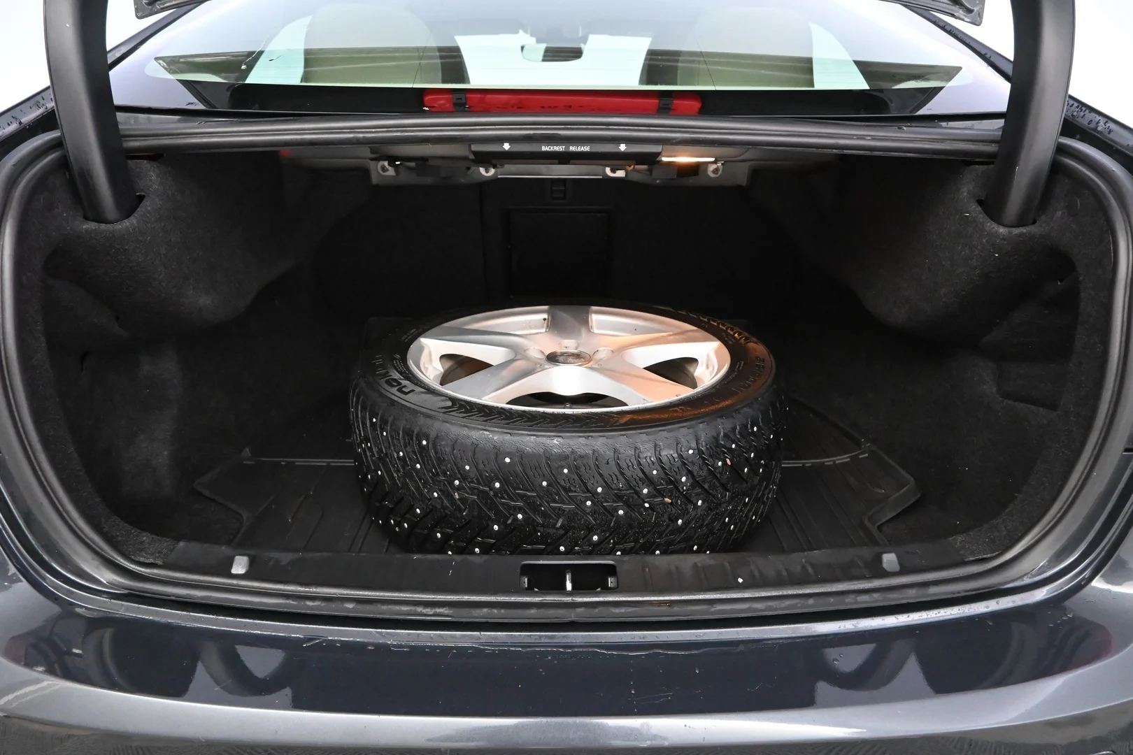 Car Image - kGJS473y6Cvb5cy8QhDmN