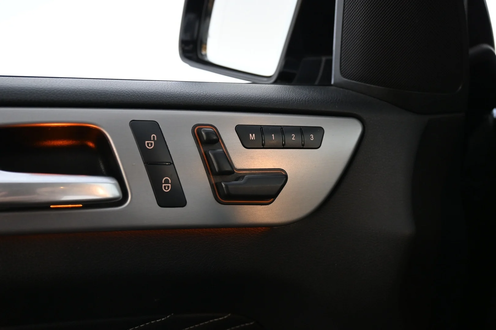 Car Image - 2eYDl3GLE6EOTe6HoSUlWb