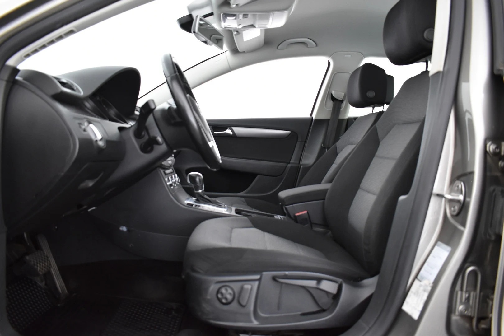 Car Image - 6O05LrKUUIFE8aZ01B2iI9