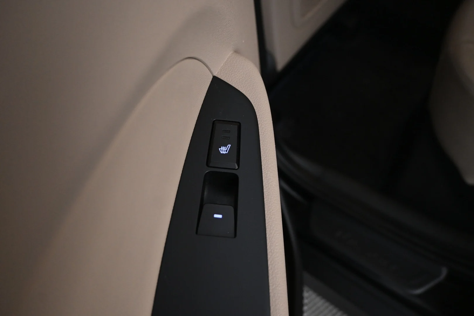 Car Image - 4T3HzvFyVanbmTNdp4zZKv