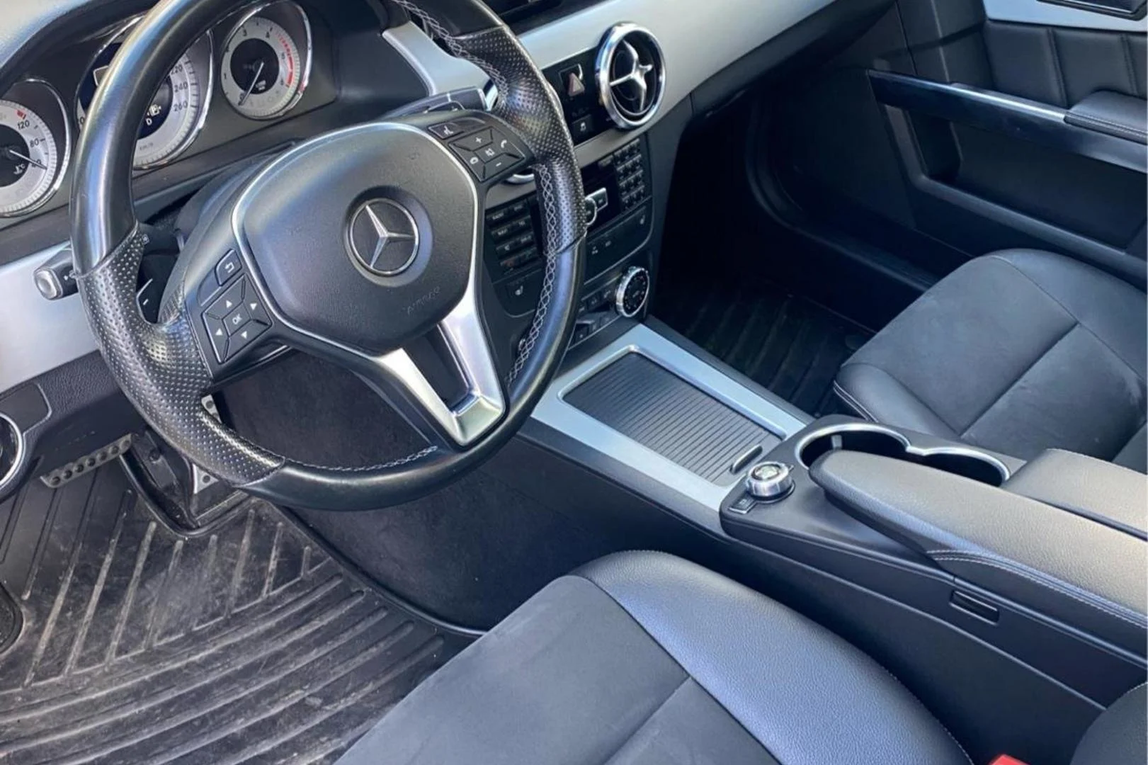 Car Image - XB7tSfMv7MlomjKNeJtMz