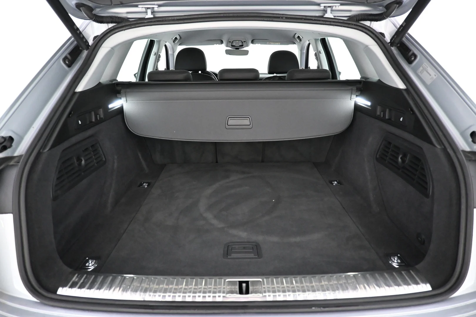 Car Image - 3Vd6rqLcCILtbXbPn44MfE