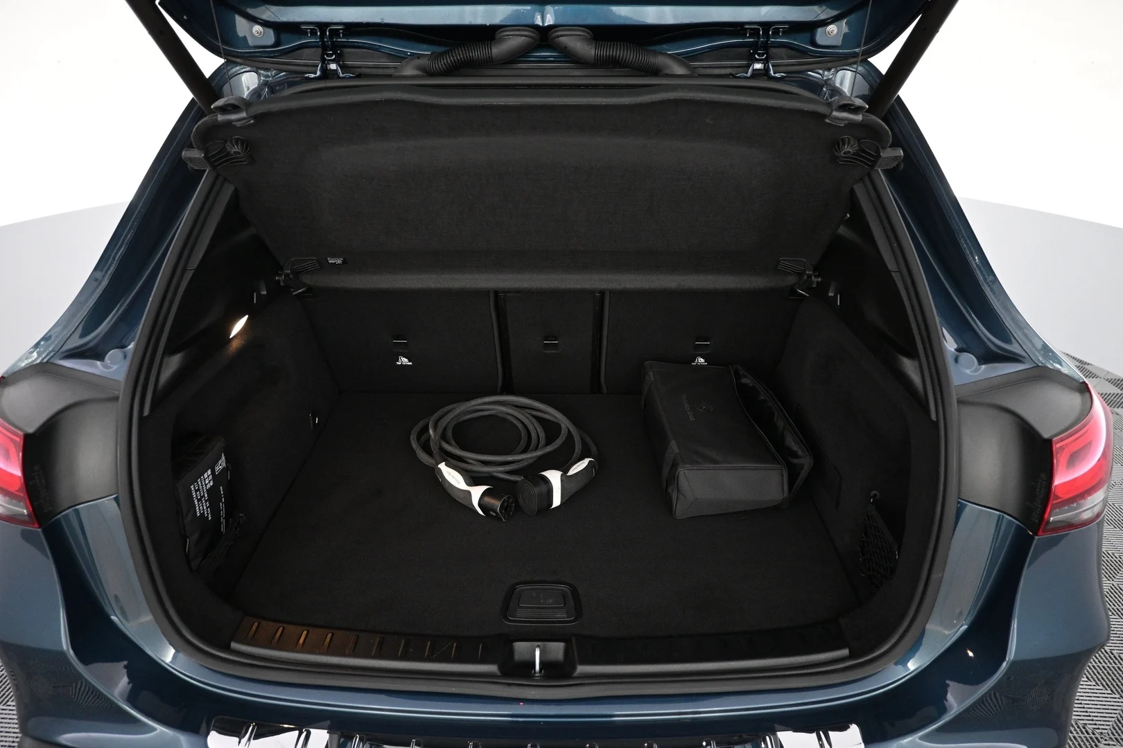 Car Image - 5CjUMiFJdZSPv5r4qkbJpj