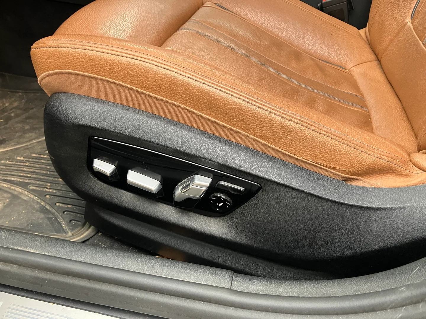 Car Image - 4kGiENkMgYH4vhoLgQuUmg