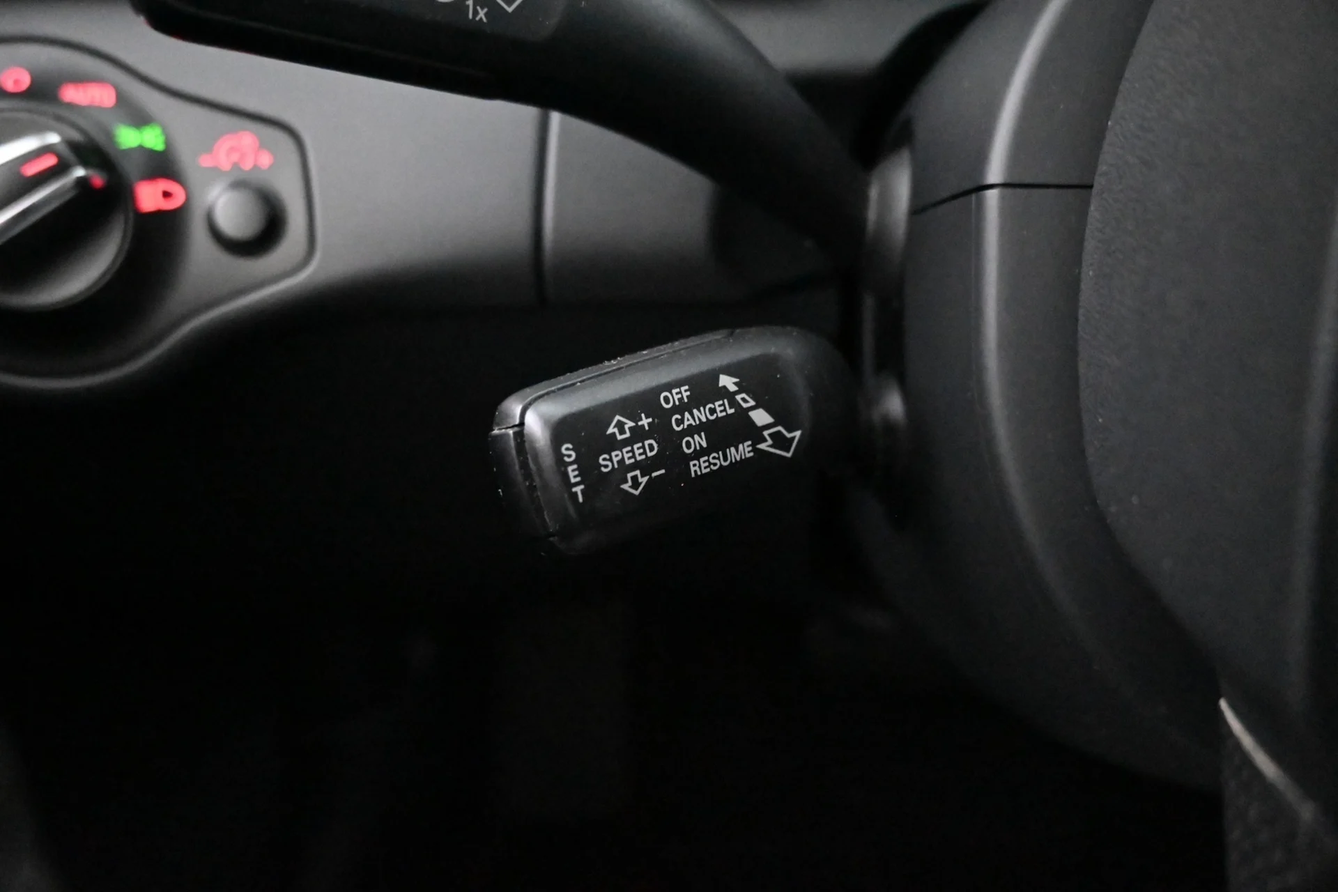 Car Image - zkEB4FGRwrl4XafVvgYa5