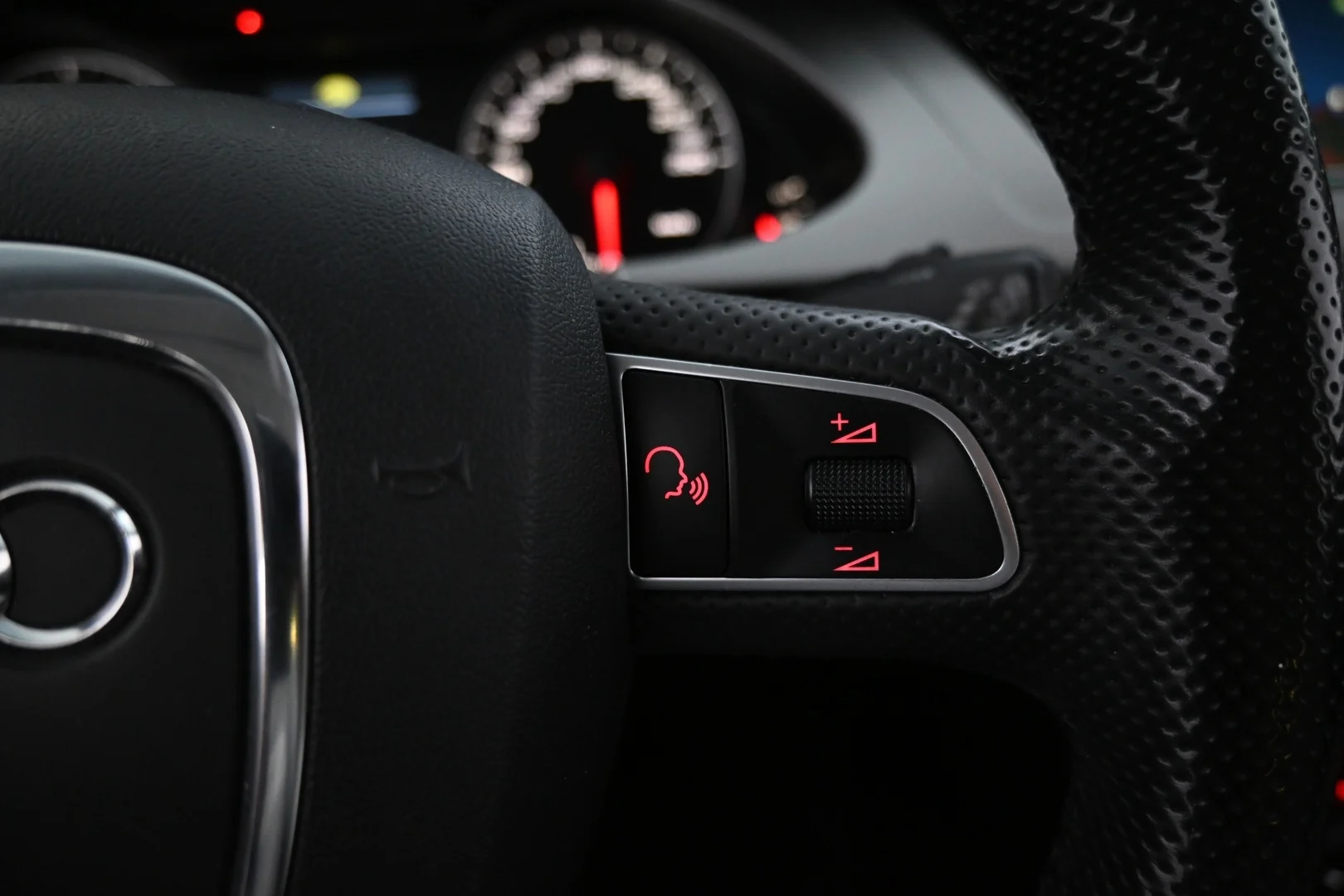 Car Image - zkEB4FGRwrl4XafVvgYa5