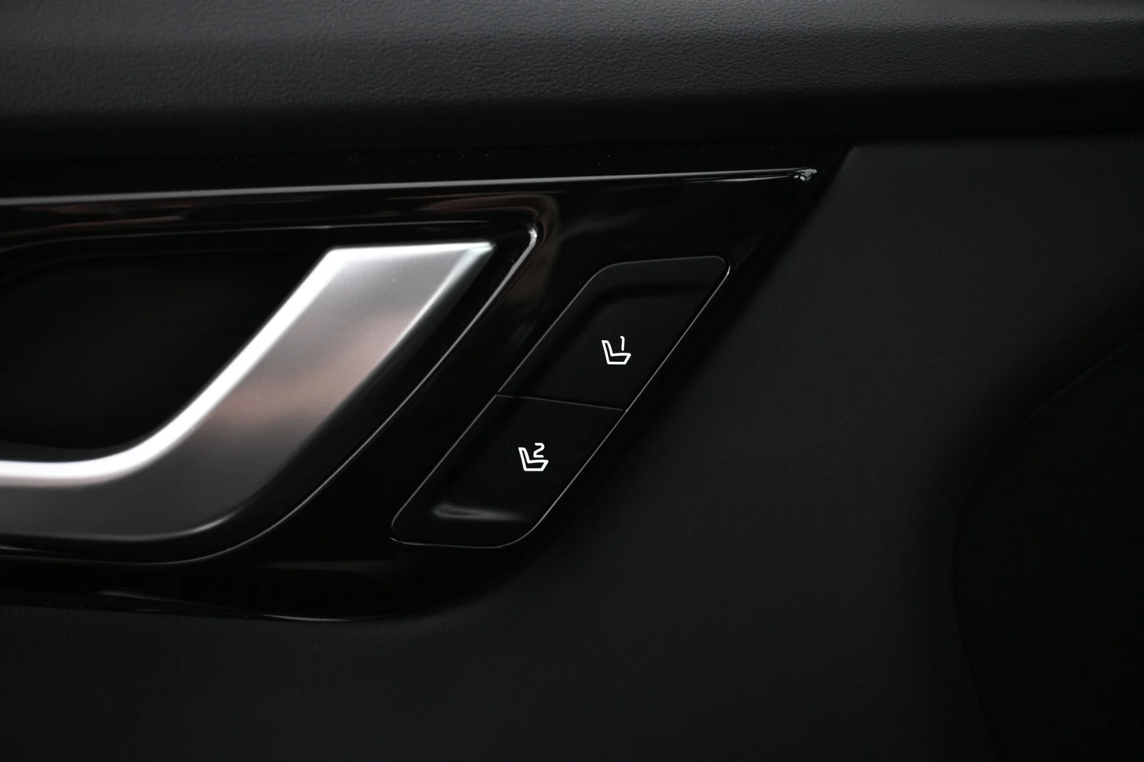 Car Image - 3JQWtrlmBI3xQQ3H2QFhEv