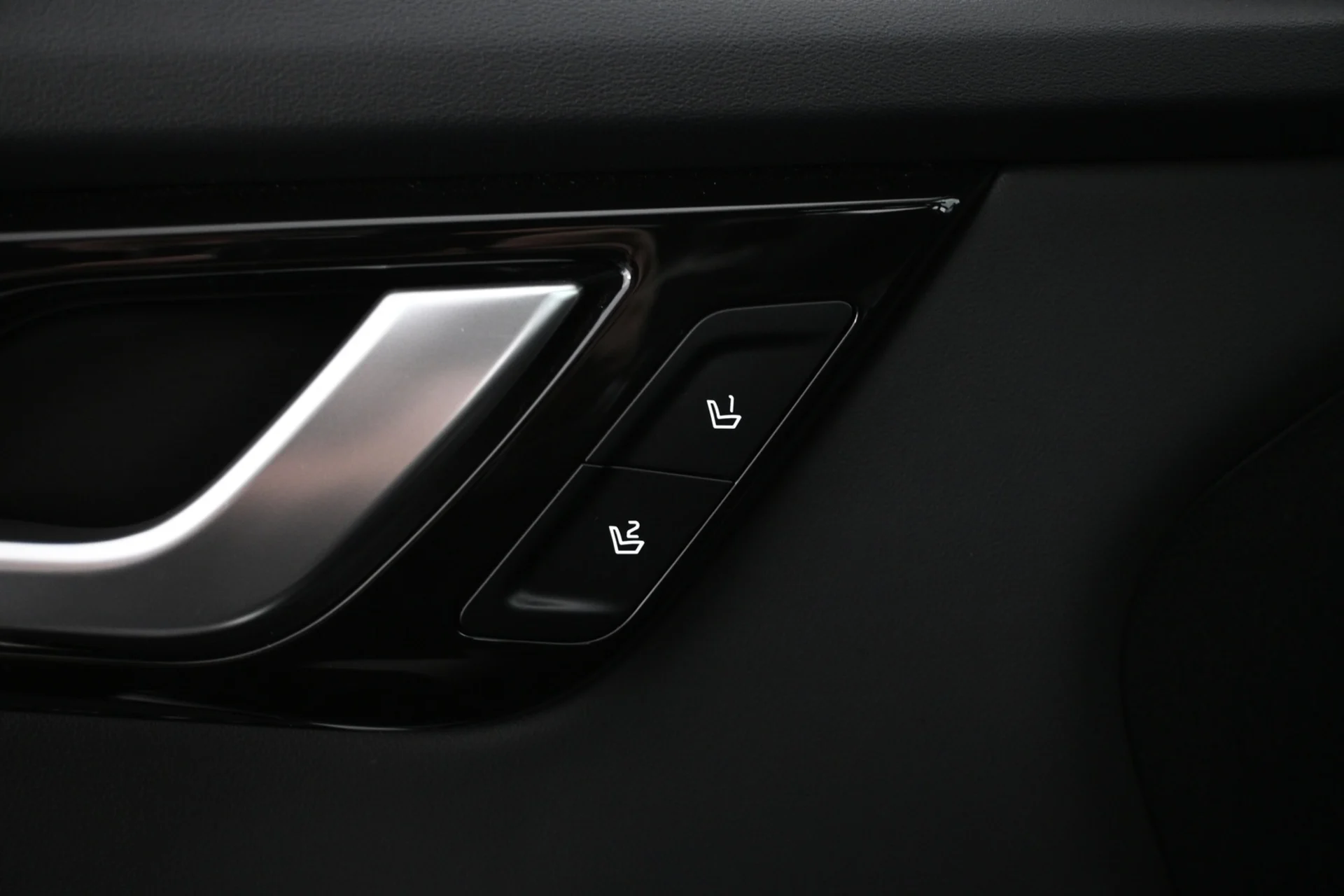 Car Image - 3JQWtrlmBI3xQQ3H2QFhEv