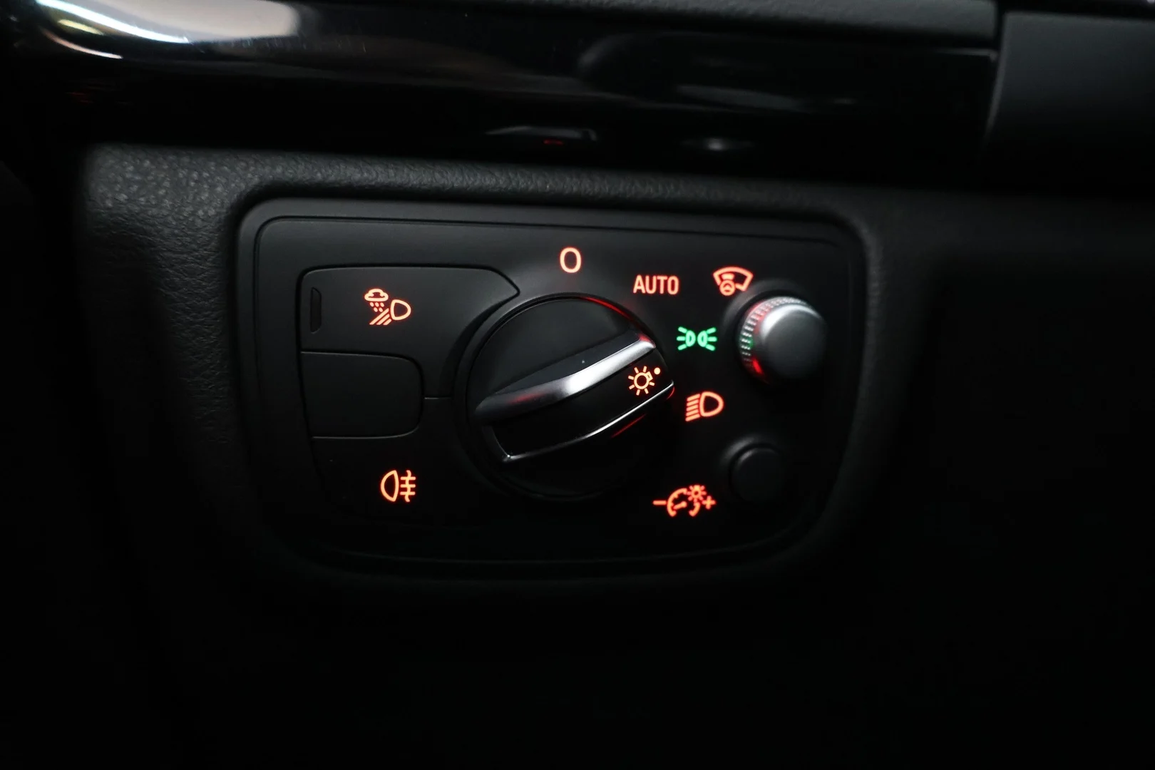Car Image - 1KIWYy40vI8KJe6lNGoldi