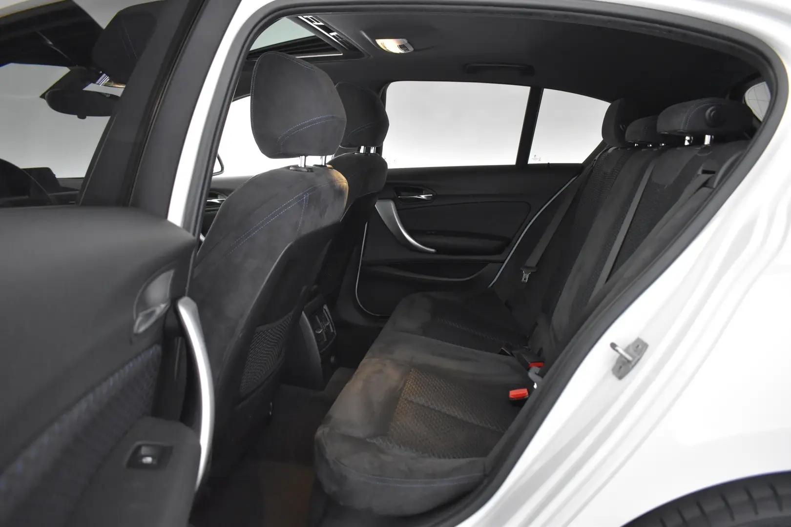 Car Image - 2317BbEbZl5hlPZ2otR4EF