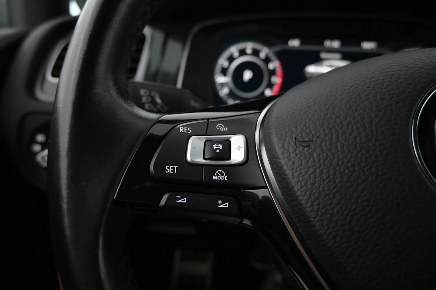 Car Image - 3ESnUwdMVgnO9mYlT9yH79