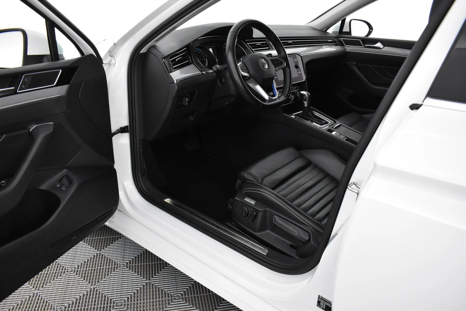 Car Image - 5kXnxKDKbmtKuM54jtUYa6