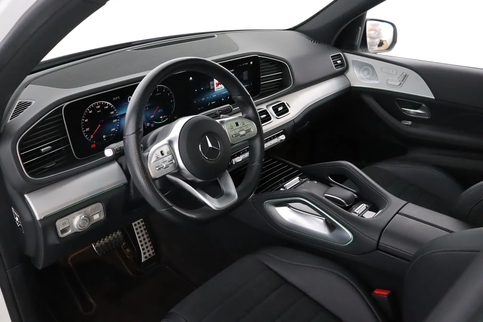 Car Image - 2NsUQdo8wbBNBdrLOJs6vq