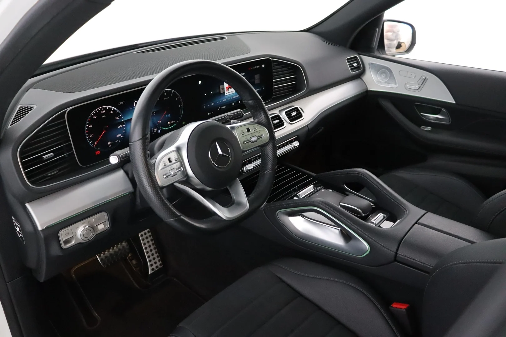 Car Image - 2NsUQdo8wbBNBdrLOJs6vq