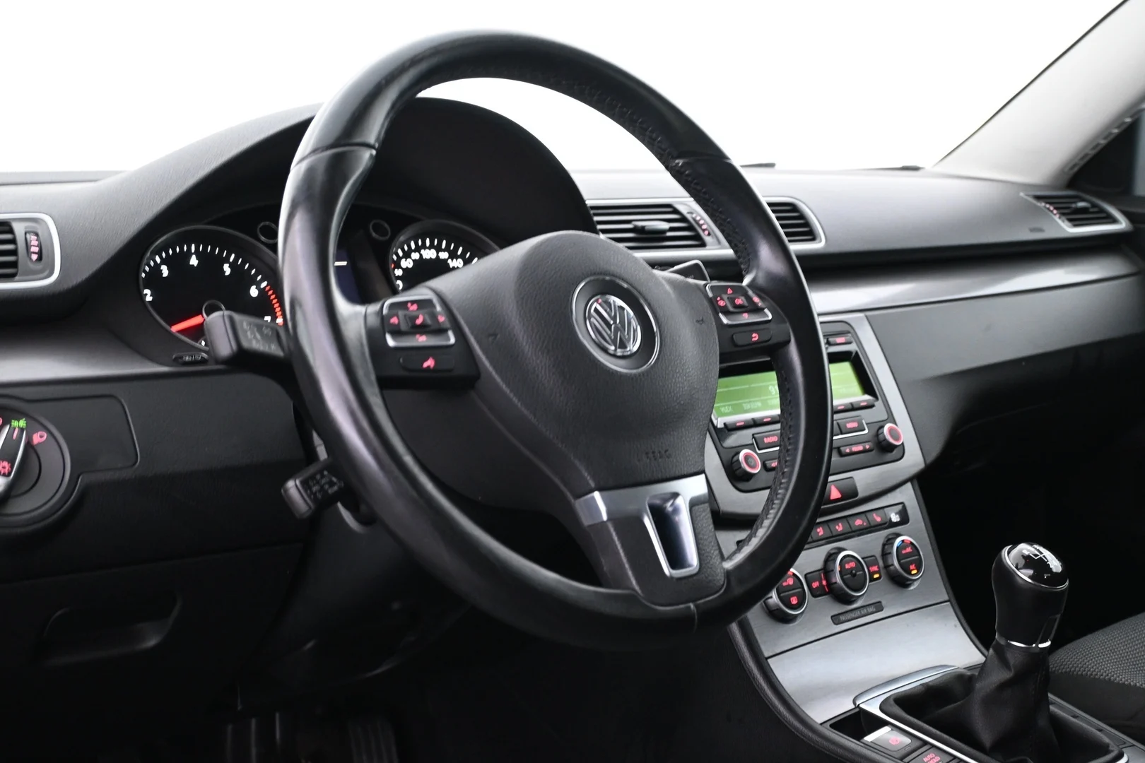 Car Image - dcPWo8khn6MWVjnxeOMeB
