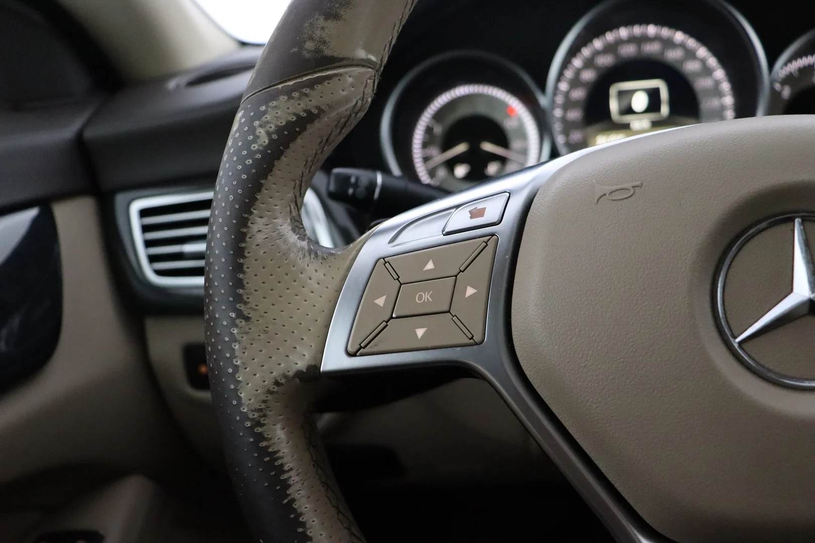 Car Image - 2I2Nt33BPcqbxqbzT6GrbG