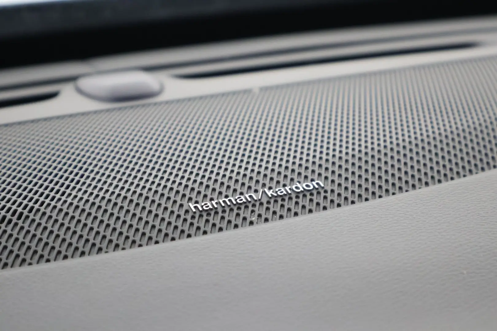 Car Image - 1J3sEf9jaHbTrlRXdY0X1P
