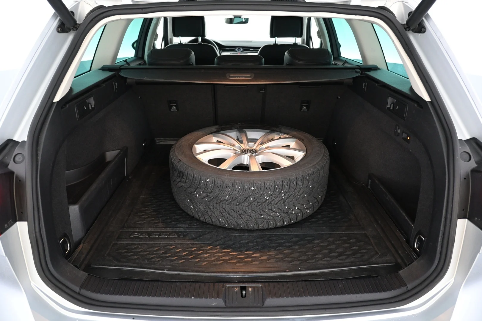 Car Image - 5ECp5sTZh1Y8qv6OeWvTre