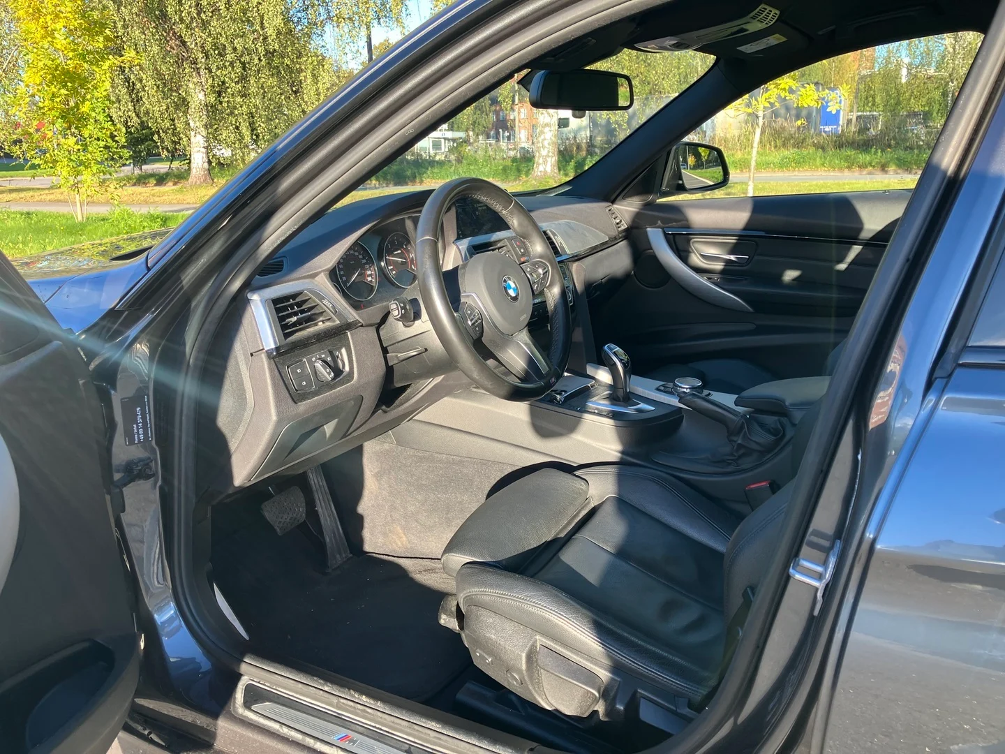 Car Image - oGvfRTphYwahMUUsTsTQ5