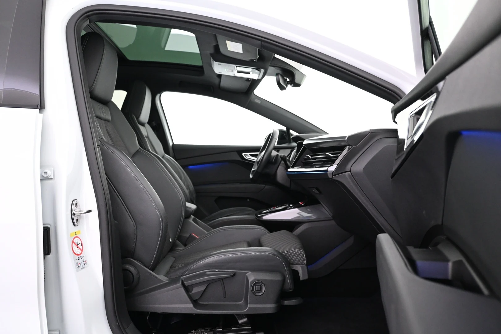 Car Image - 2clWinhh1TZYs1GJFjF7i0