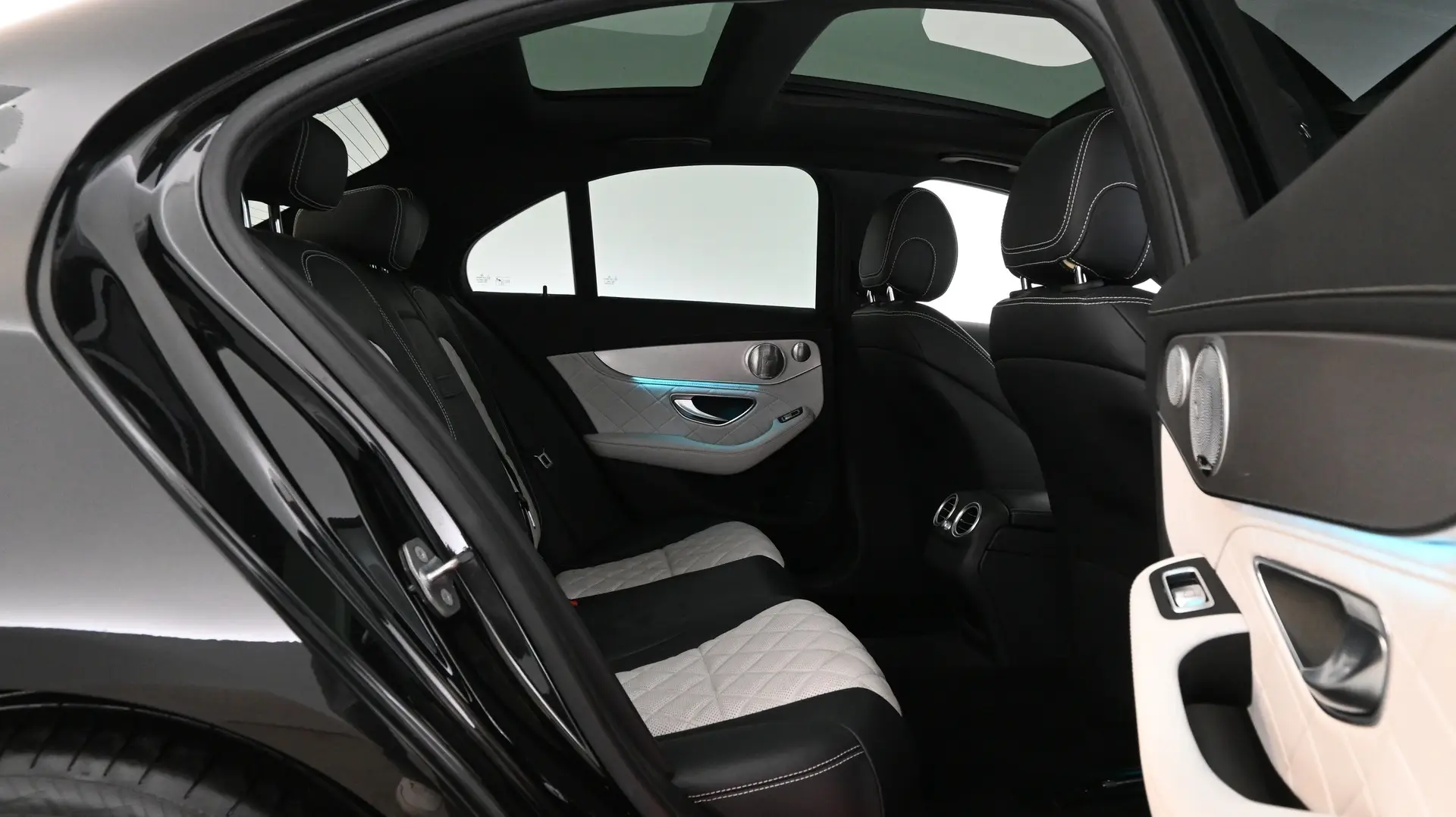 Car Image - 2g3jLw1bEmpqw024JCjp1U